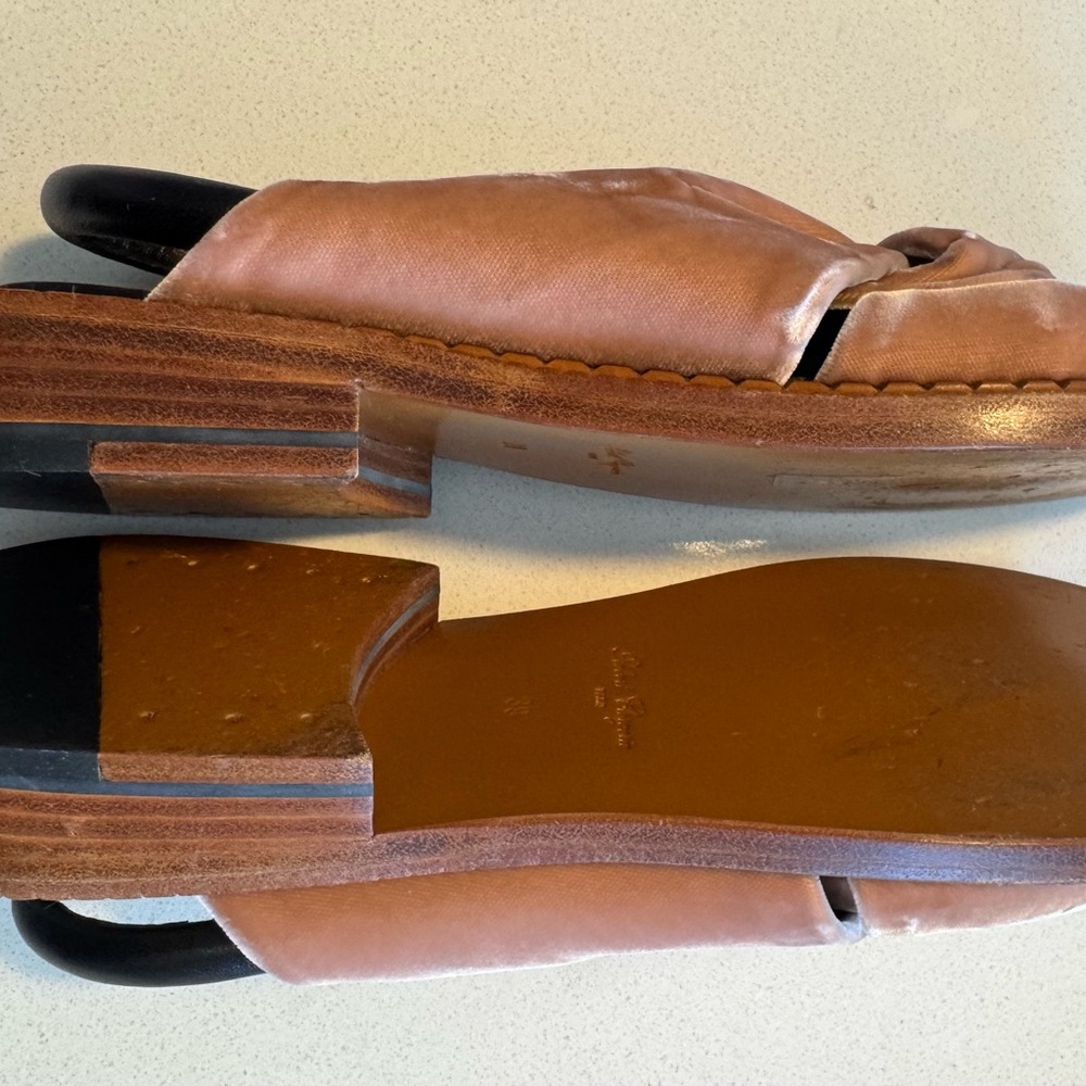 Robert Clergerie Blush Velvet Knotted Slide Sandals - Picture 2 of 5